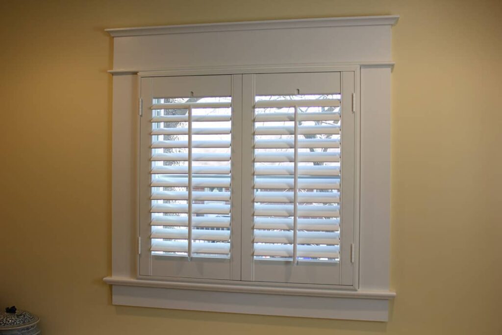 interior shutters with 2 1/2" louvers