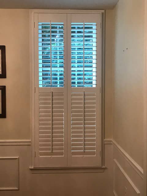 interior shutters with 2 1/2" louvers
